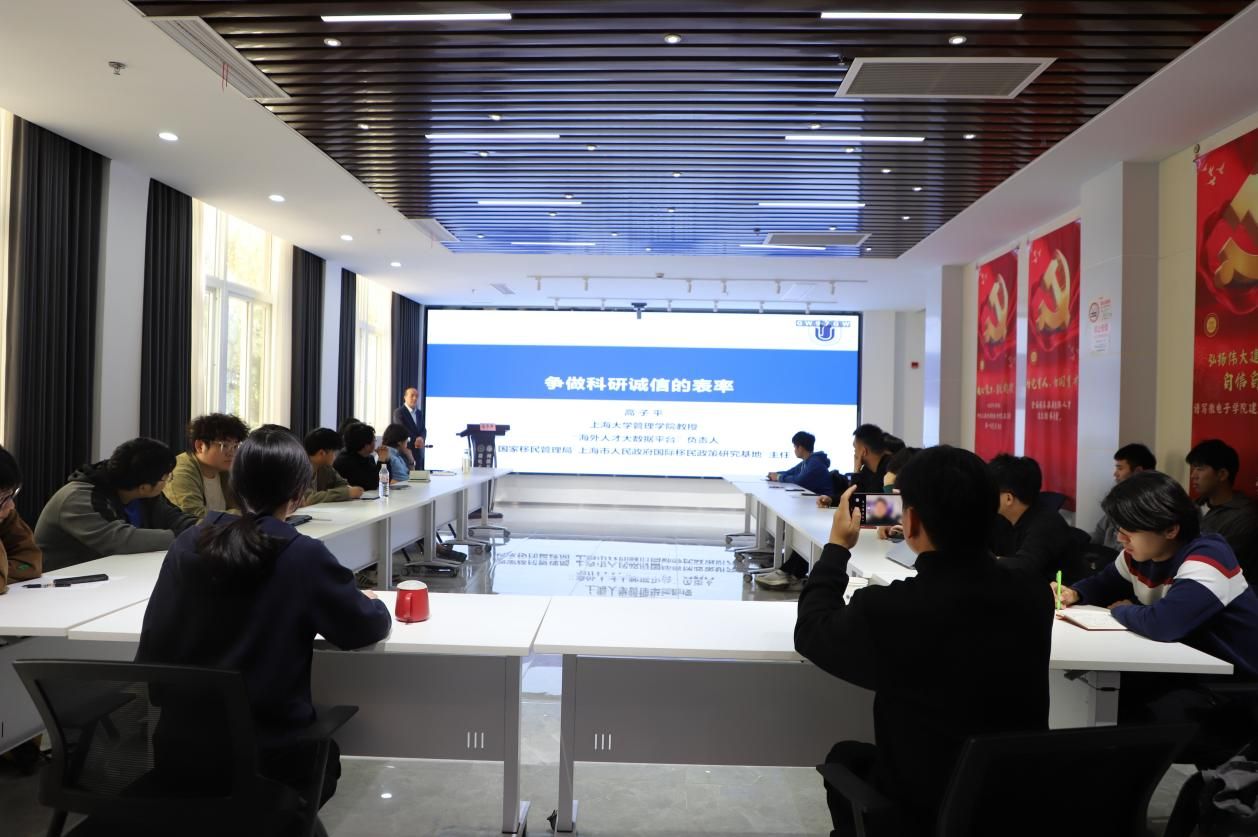 2979B7FAB45E69B3A1A456BADB0_E4D11CF2_20F11