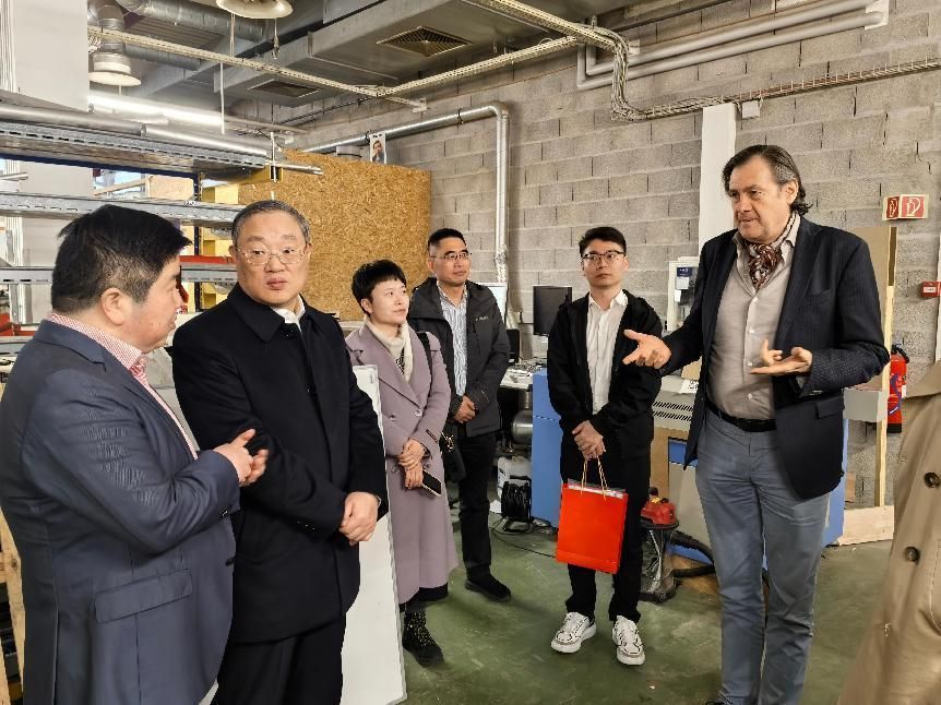 4E8FBB3FFF75877ED7001E35E8C_B39AA1D8_1CE8D