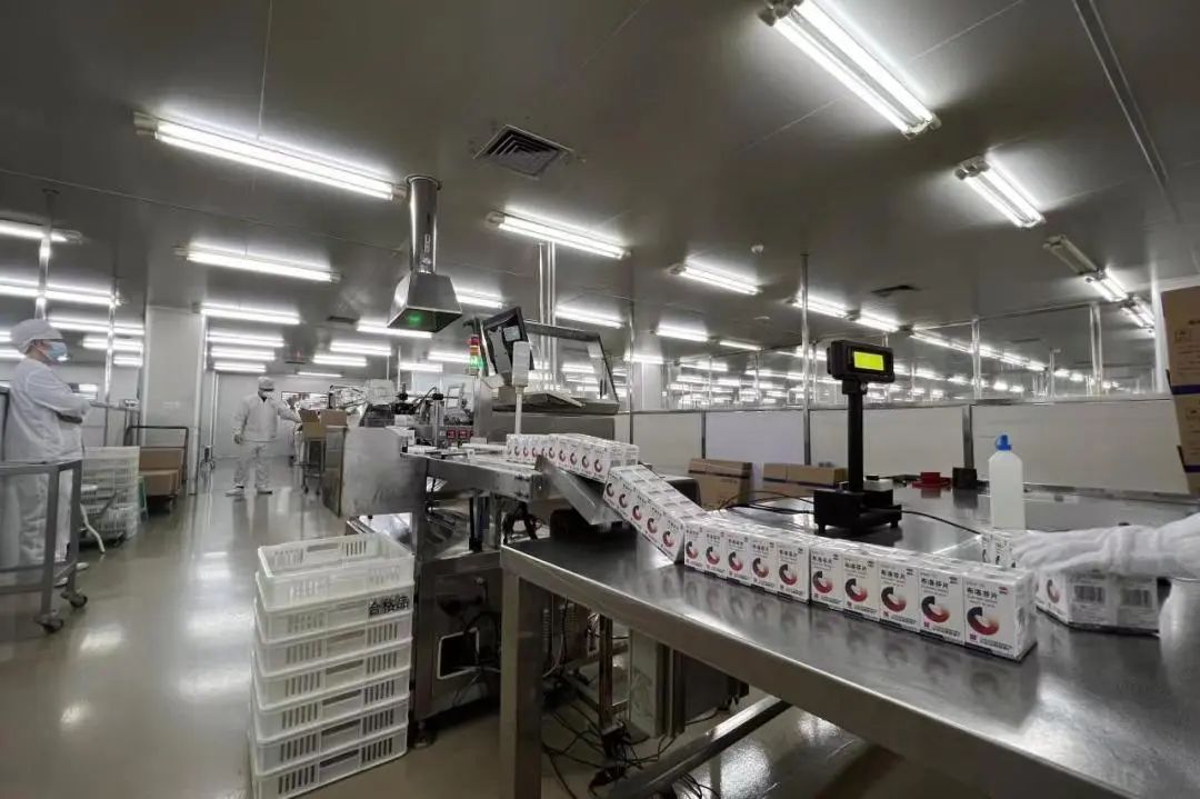 图为广药集团尊龙凯时布洛芬生产车间